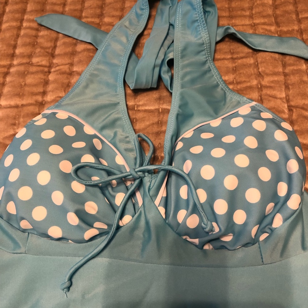 Women’s Turquoise/White size XL 2 piece swimsuit.